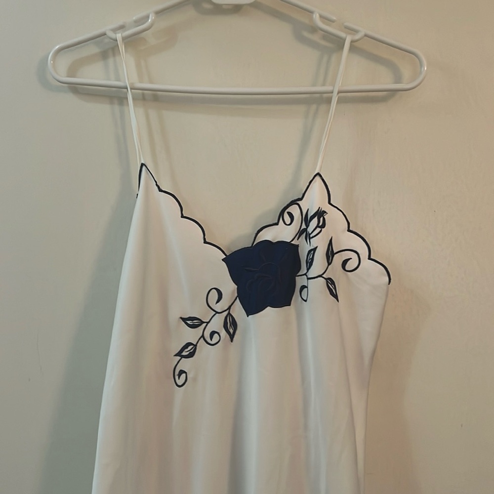 Natori luxury nightgown and robe. Size small. Selling as a set, gown and robe